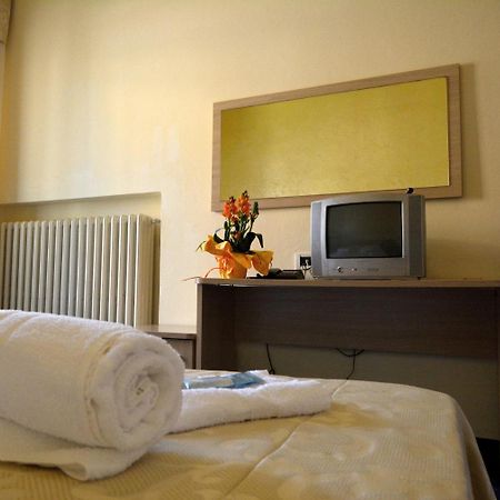 Hotel Orly Cesenatico Exterior photo