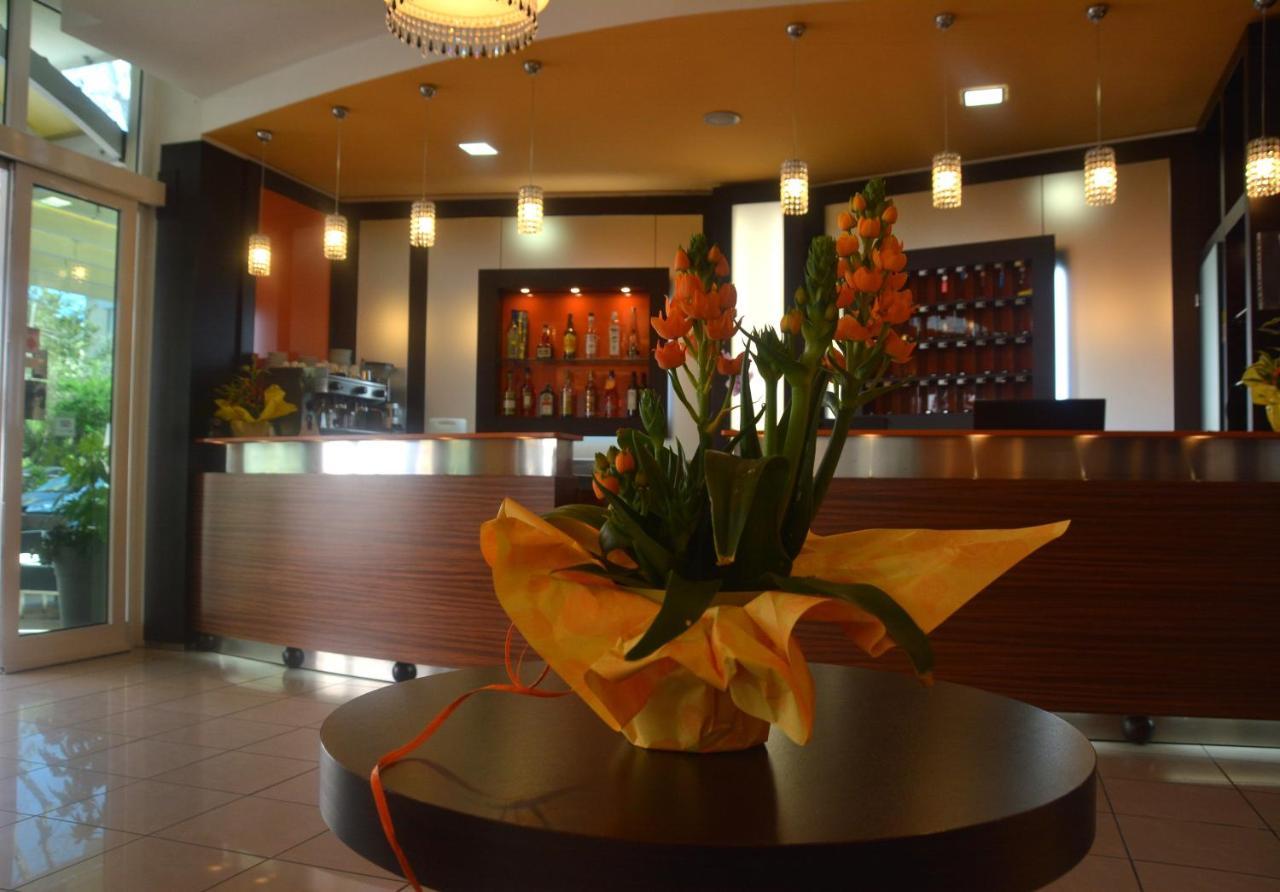 Hotel Orly Cesenatico Exterior photo