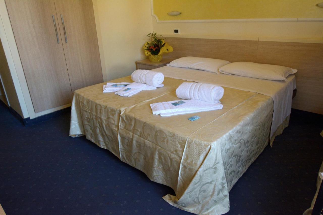 Hotel Orly Cesenatico Exterior photo
