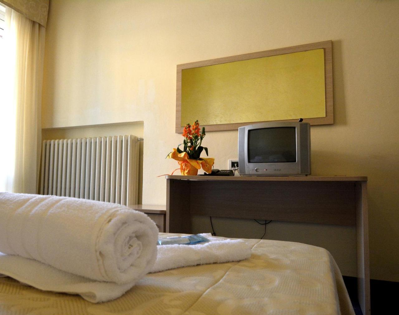 Hotel Orly Cesenatico Exterior photo