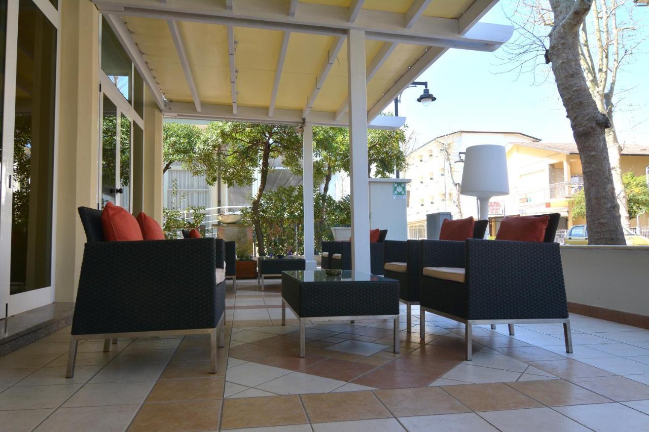 Hotel Orly Cesenatico Exterior photo