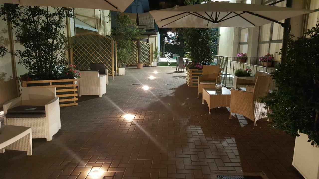 Hotel Orly Cesenatico Exterior photo
